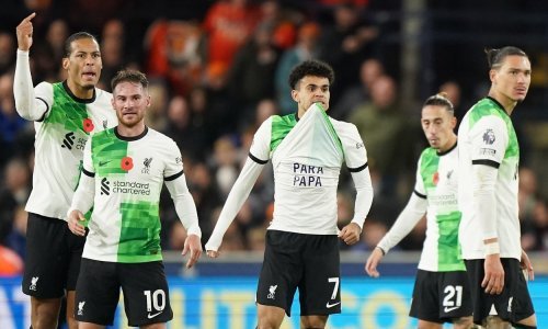 Dok strahuje za život svog oca, morao je spašavati i Liverpool velike sramote