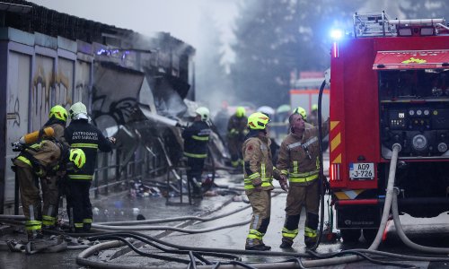 Požar zahvatio tržnicu u Sarajevu, vatru gase i građani