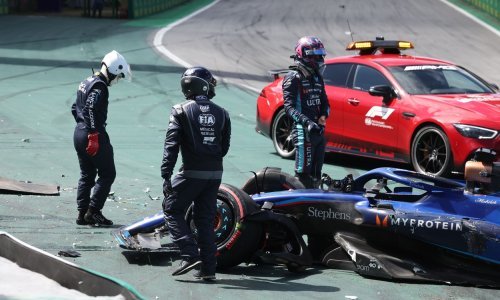 Max Verstappen prvi ušao u cilj, a onda gledao borbu Pereza i Alonsa