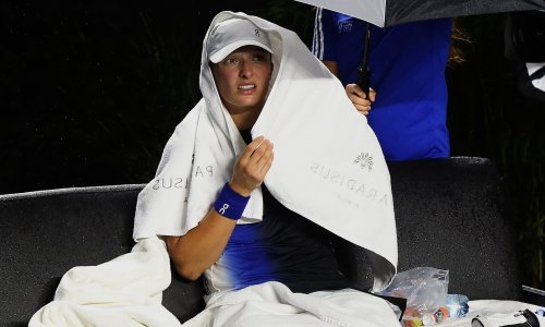 Masters tenisačica nije mogao bez problema; finale je na rasporedu tek danas