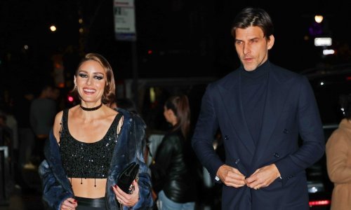 Elegantni stajlinzi za izlazak: Najzgodniji par modno se uskladio u tamnim bojama