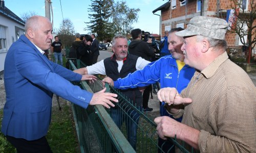 Bačić u Petrinji: Postupak obnove ćemo ubrzati