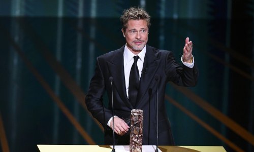 Dobro raspoloženi Brad Pitt s novom ljubavi uživao na gala večeri