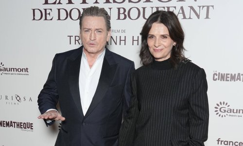 Divna Francuskinja i u šestom desetljeću osvaja stilom i prirodnom ljepotom