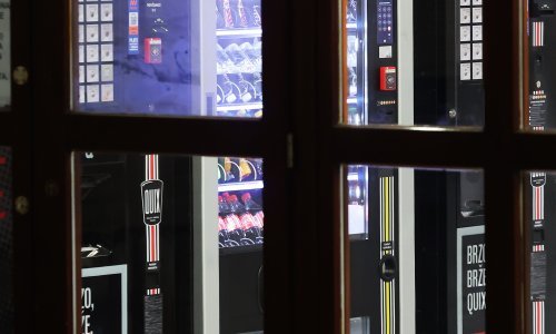 Policija na PMF-u, uzeti uzorci iz aparata; stručnjaci: 'Ovo je jako čudno'