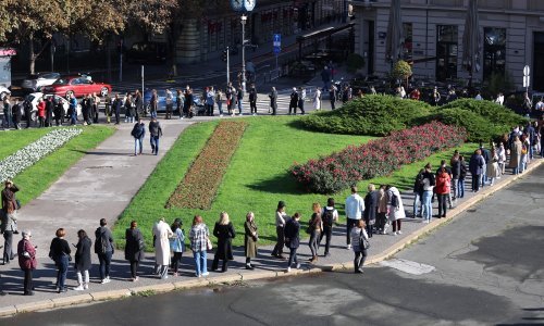 Pogledajte red ispred zagrebačkog HNK, zbog ogromnog interesa pao im je web