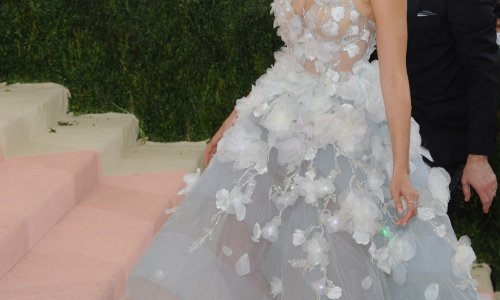 Haljinu poput ove nikad niste vidjeli - reagira na emojiće