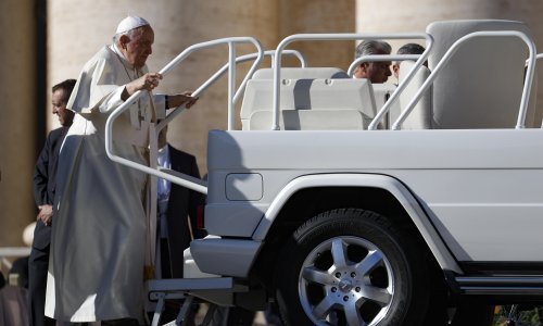 Vatikan: Transseksualci mogu biti kršteni i biti krsni i vjenčani kumovi