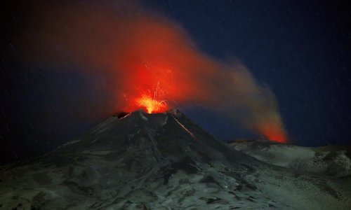 Etna izbacuje lavu, oglašeno stanje pripravnosti