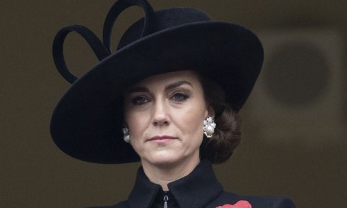 Znate li zašto Kate Middleton na Dan sjećanja nosi čak tri maka na reveru?