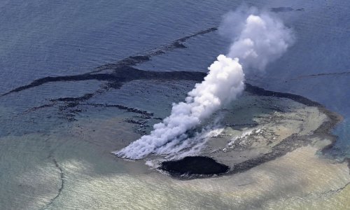 Japan podmorskom erupcijom dobio novi otok