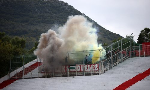 Incidenti na utakmici dvaju mostarskih klubova, raketa skoro pogodila igrača