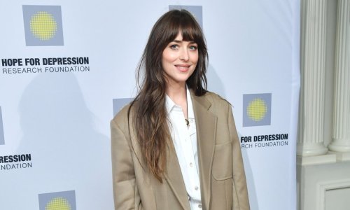 Dakota Johnson modno zablistala: Klasični komadi i hit torba za stajling bez greške