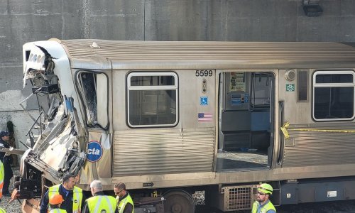 Vlak se sudario sa stojem za čišćenje snijega, deseci ozlijeđenih u nesreći