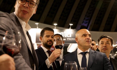 Dajte vina, hoću lom: Vučić odveo crnogorskog i makedonskog kolegu u kafanu