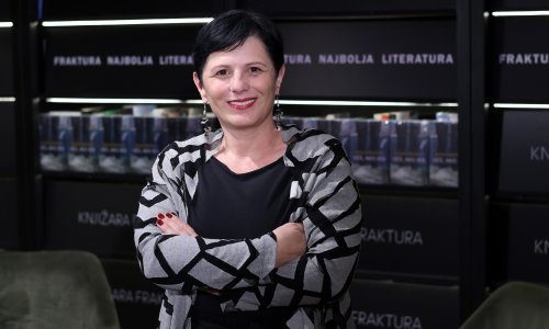 Predstavljen roman Julijane Adamović 'Oče, ako jesi'