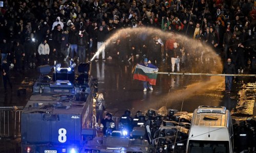 Totalni kaos u Bugarskoj; čak 60 ozlijeđenih u sukobima navijača i policije!