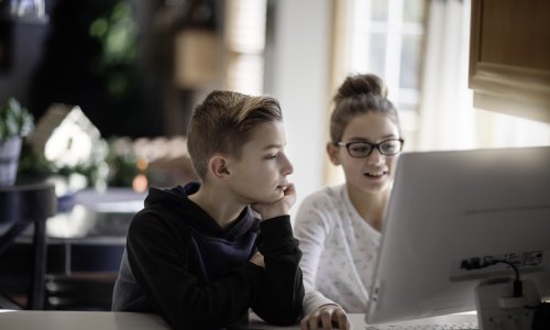 Google tinejdžerima diljem svijeta daje pristup svom AI chatbotu