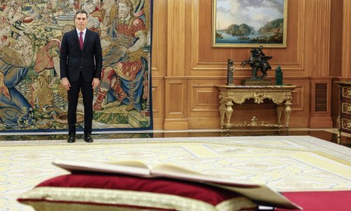 Španjolski premijer Sanchez položio prisegu bez vjerskih simbola