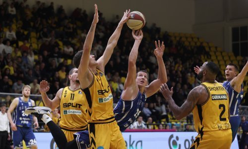 Dalmatinski derbi je pripao Zadru; Luka Božić triple-doubleom slomio 'žute' u Splitu