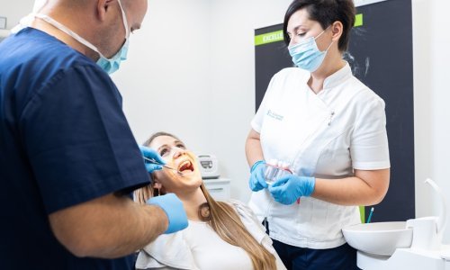 Koraci prema trajnom osmijehu: razgovor sa stručnjakom za zubne implantate