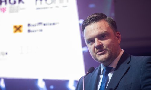 Građani razgrabili državne trezorce, evo koliko je potrošeno na njih