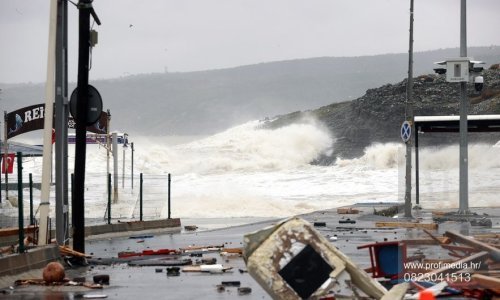 Strašno nevrijeme u Turskoj, 11 pomoraca nestalo, devet osoba poginulo