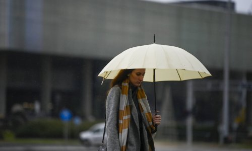 Pretežno oblačno s kišom, u gorju moguć i snijeg. Stižu i prvi minusi