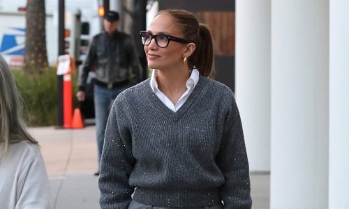 Netipično izdanje Jennifer Lopez: Štreberskim stajlingom istaknula hit boju sezone