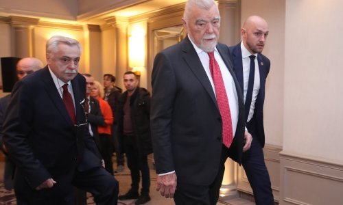 Mesić: Državnost je ostvarena, ali borba za demokraciju još traje