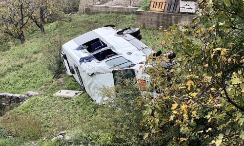 Školski kombi sletio s ceste kod Splita, oglasila se ravnateljica