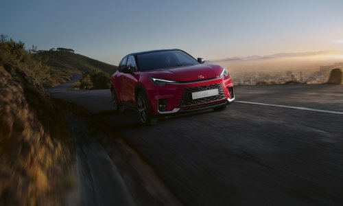 Lexus LBX stiže 2024.: Hibridni model koji ruši tradicionalnu luksuznu hijerarhiju i mijenja pravila igre