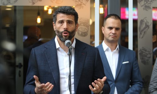 Gaf za gafom: Gradonačelnik Beograda se uporno sramoti. A tko je zapravo Aleksandar Šapić?