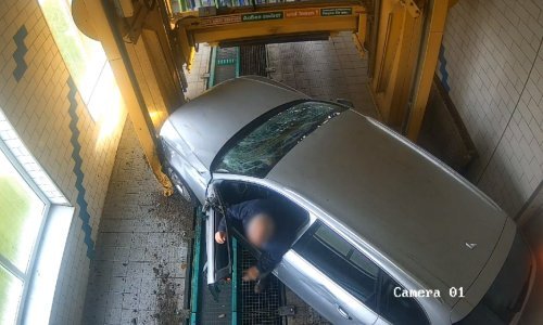 Punim gasom uletio u autopraonicu, napravio štetu od 200 tisuća eura