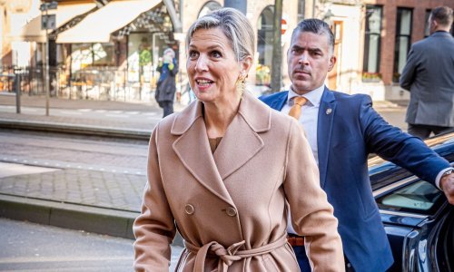 Vrhunska elegancija: Kaput koji nikada ne izlazi iz mode pao je u drugi plan pokraj ovih čizama