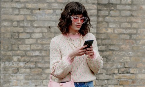 Ovo su hit puloveri sezone koji tako dobro izgledaju uz traperice