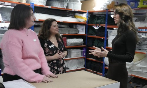 U hit čizmama: Kate Middleton istaknula vitku figuru ženstvenim stajlingom