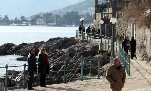 Sunčanije i manje vjetrovito, ali hladno: Lokalno mogući pljuskovi snijega