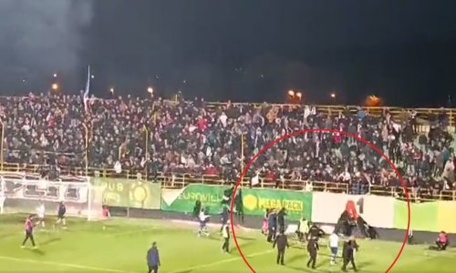 Navijači Hajduka upali na teren, potukli se s redarima pa su intervenirali specijalci