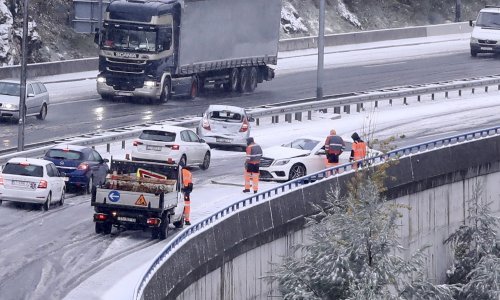 Problemi na cestama: Promet otežavaju snijeg, nesreće, pa i prosvjed seljaka