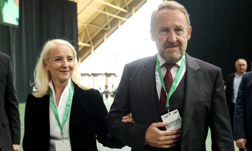 Izetbegović optužuje sadašnju vlast da mu se sveti smjenama supruge