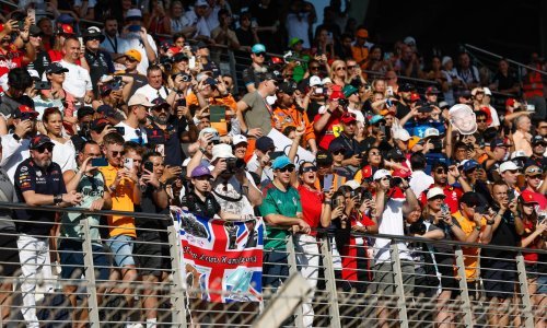 Šokantna snimka! Poslije VN Abu Dhabija gosti se tukli i gađali bocama