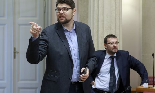 Grbin: Smjena Filipovića ne znači ništa. Zločinačku organizaciju treba zabraniti!