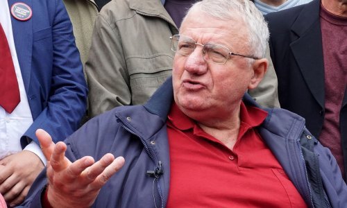 Vučićev SNS ne bira sredstva za ostanak na vlasti, pomaže im i ratni zločinac Šešelj