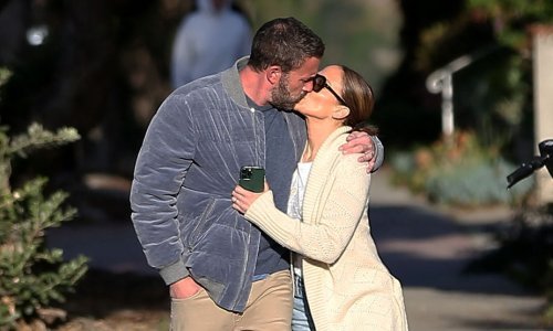 Ben Affleck i Jennifer Lopez jutro započeli slatkim poljupcima
