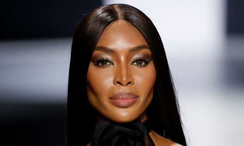 Naomi Campbell pozirala za kultni Pirellijev kalendar i pokazala kako se to radi