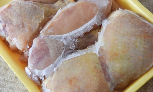 Zbog salmonele s polica se povlači pileći zabatak