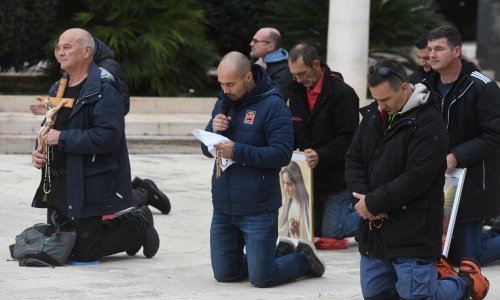 Prva je subota u mjesecu, opet se moli za čednost žena i domovinu na gradskim trgovima