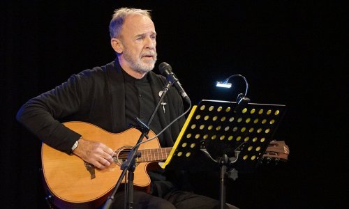 Dugo ga nismo vidjeli: Frano Lasić zapjevao uz klapu