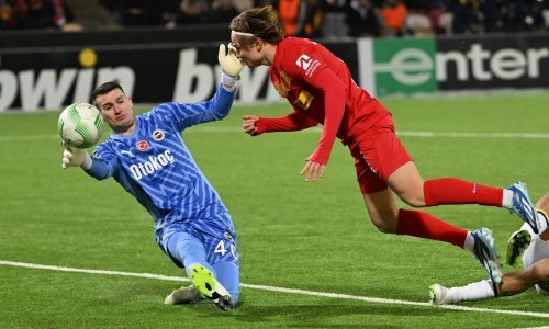 Dominik Livaković je primio šest golova, ali za navijače Fenera je najveći heroj